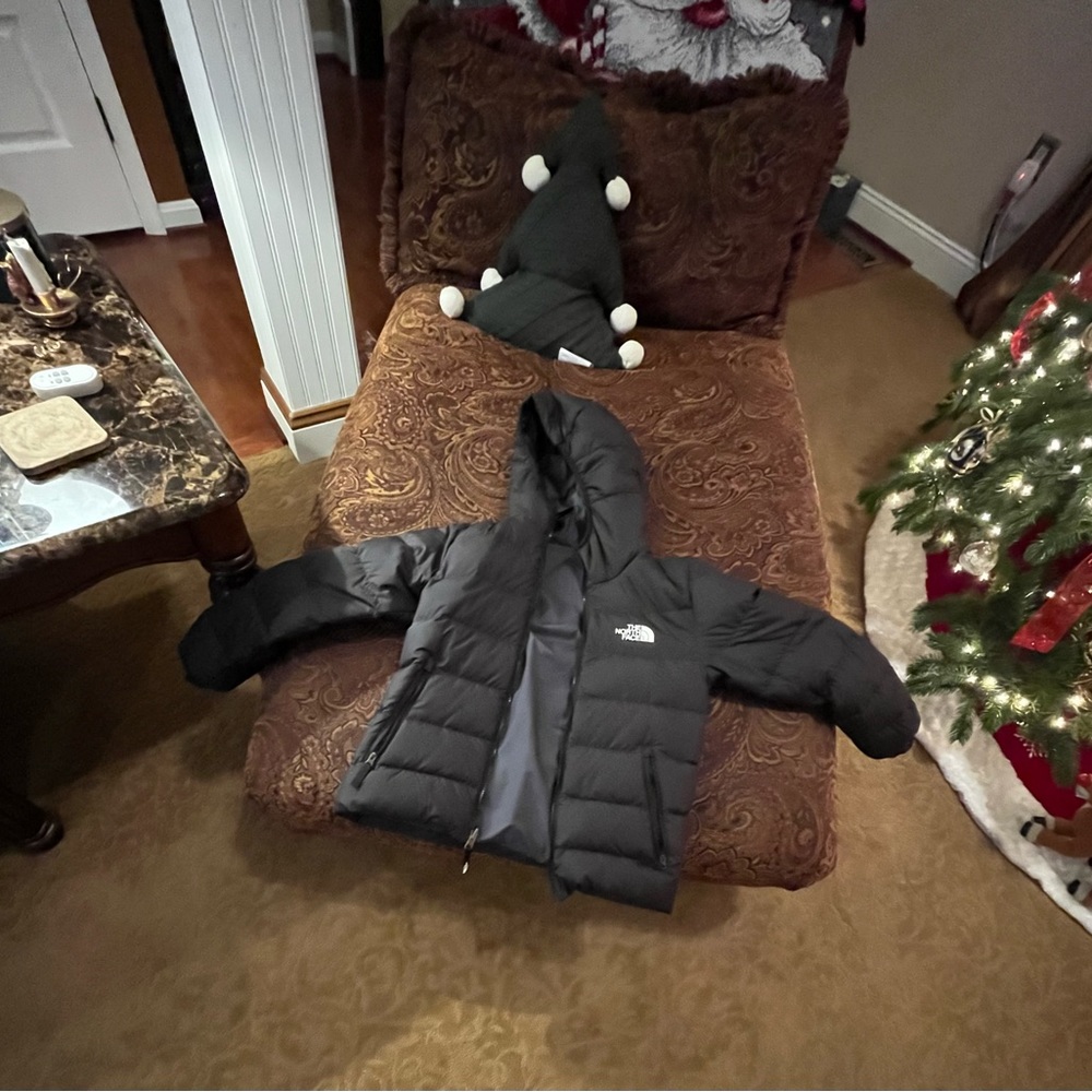 Black reversible into grey puffer jacket!